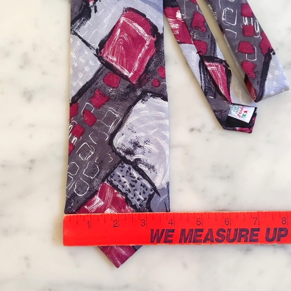 NWOT. Emilio Pucci 100% Italian Silk Tie with Multicolor Design Pattern. - Picture 3 of 6